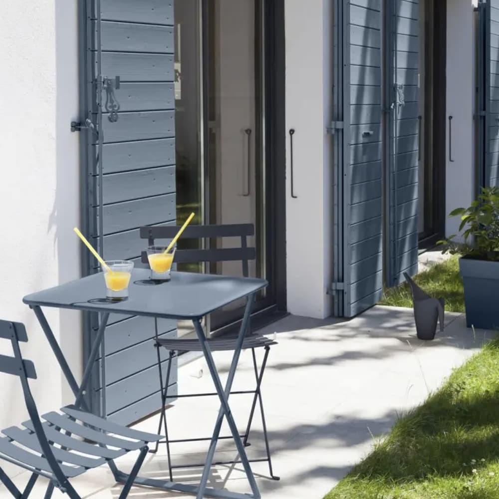 Peinture Glycéro Multi-matériaux V33 Direct Protect Bleu d'orage ambiance Peinture Glycéro Multi-matériaux V33 Direct Protect Bleu d'orage ambiance