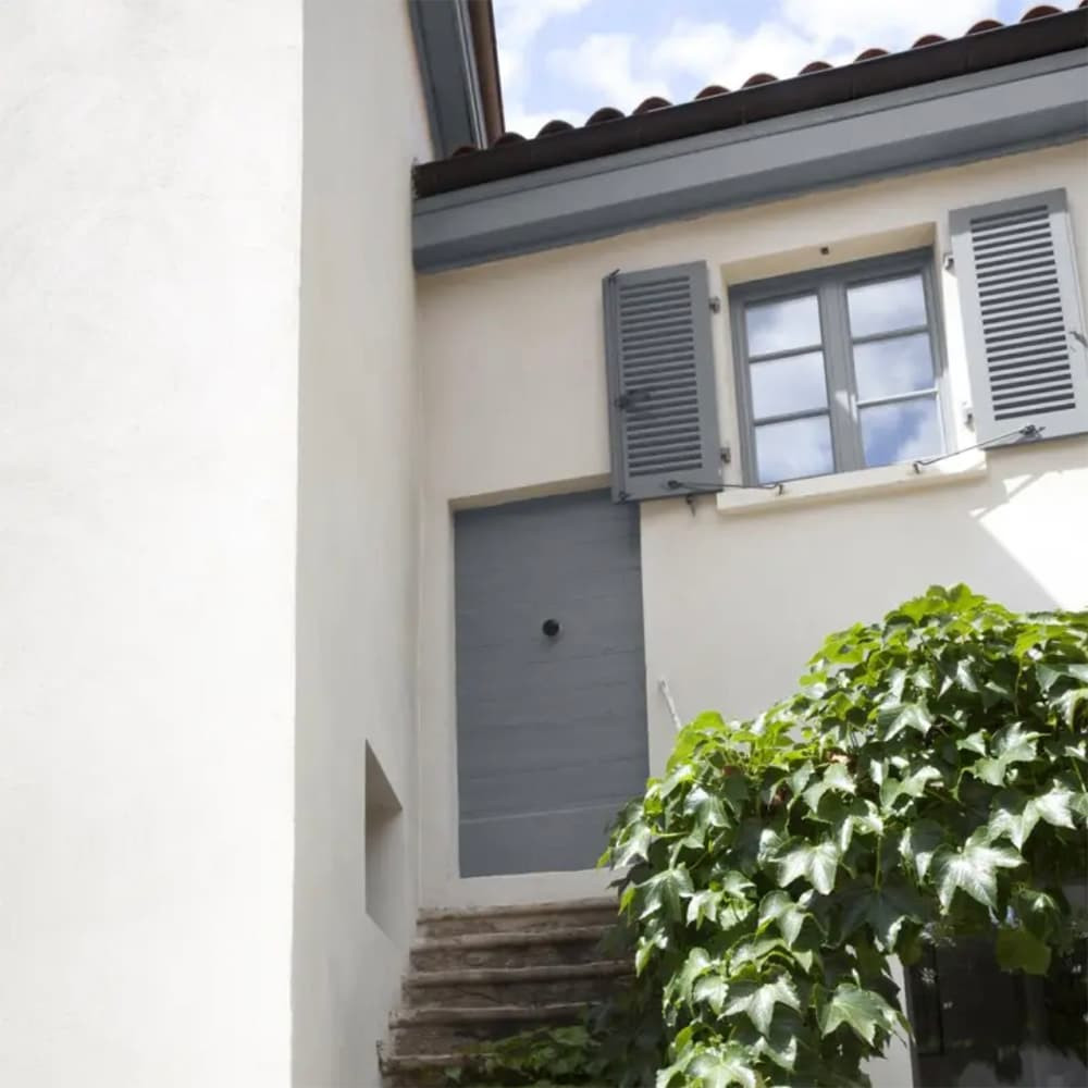 Peinture bois V33 Climats Extrêmes Satin Gris galet ambiance Peinture bois V33 Climats Extrêmes Satin Gris galet ambiance