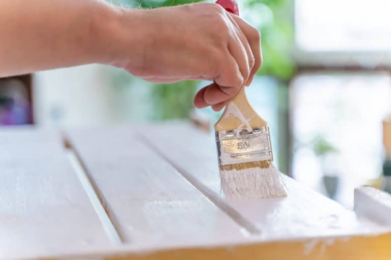 Peinture pour repeindre un meuble en bois sans poncer nos conseils